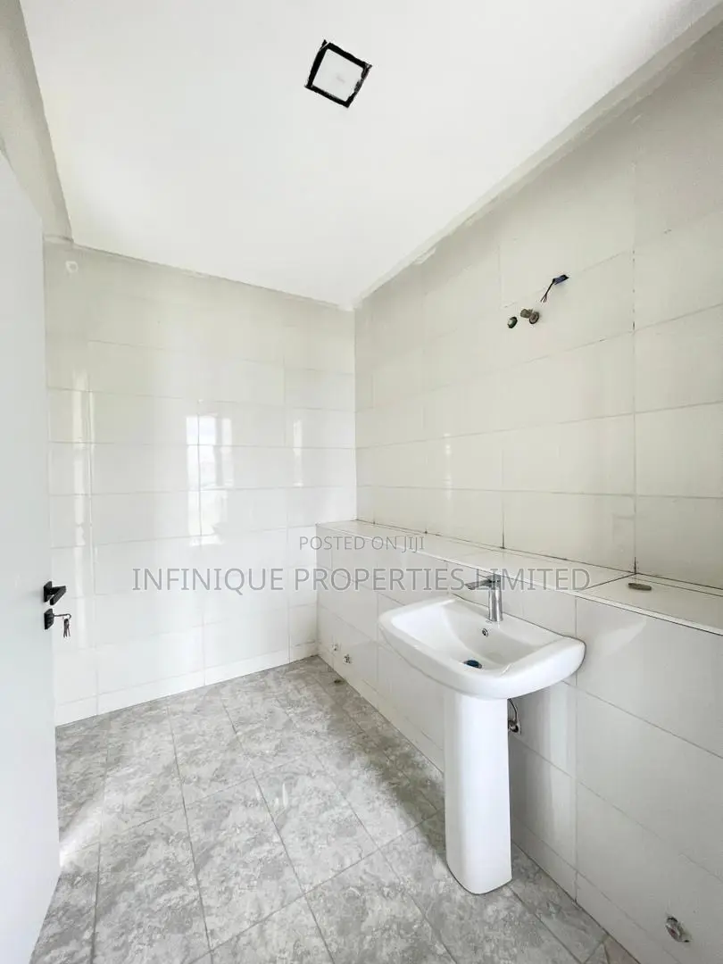 4bdrm Townhouse/Terrace in Ikate for sale