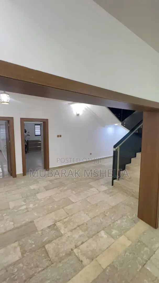 5bdrm Duplex in Gwarinpa for sale