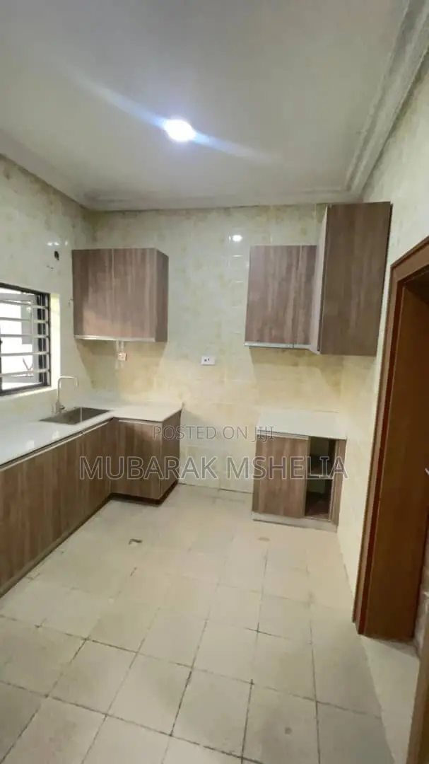 5bdrm Duplex in Gwarinpa for sale