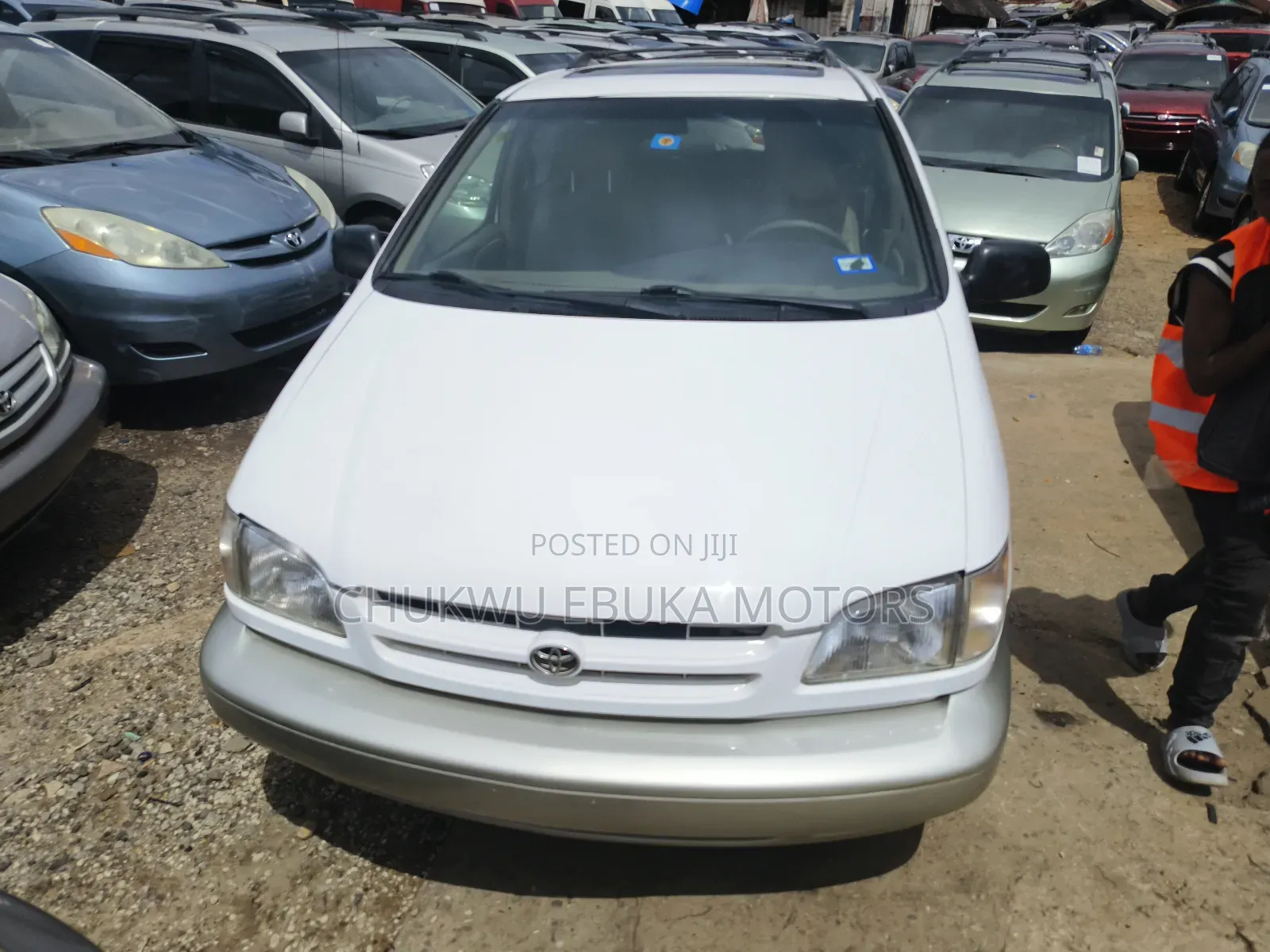 Toyota Sienna XLE & 1 hatch 2000 White