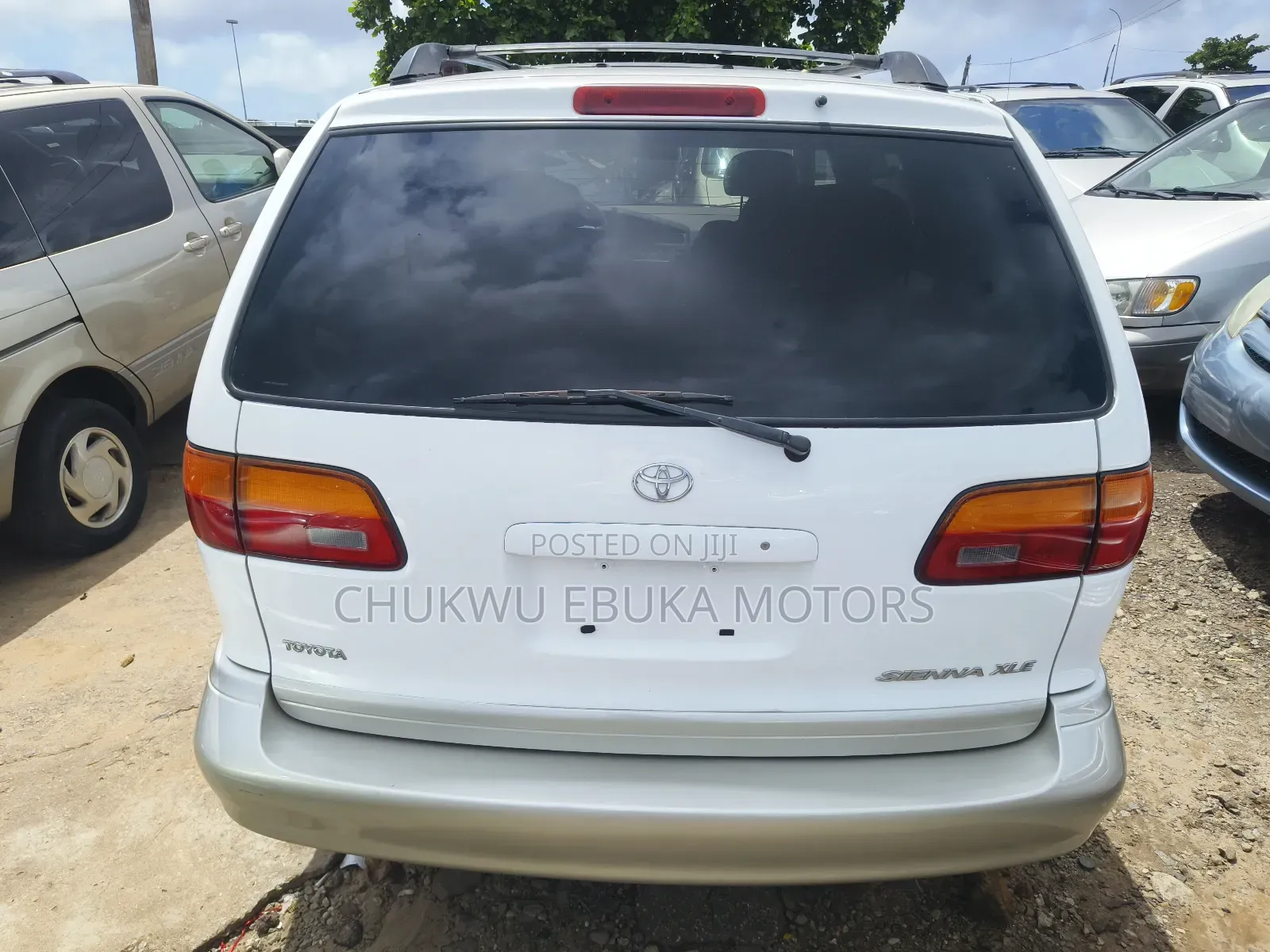 Toyota Sienna XLE & 1 hatch 2000 White
