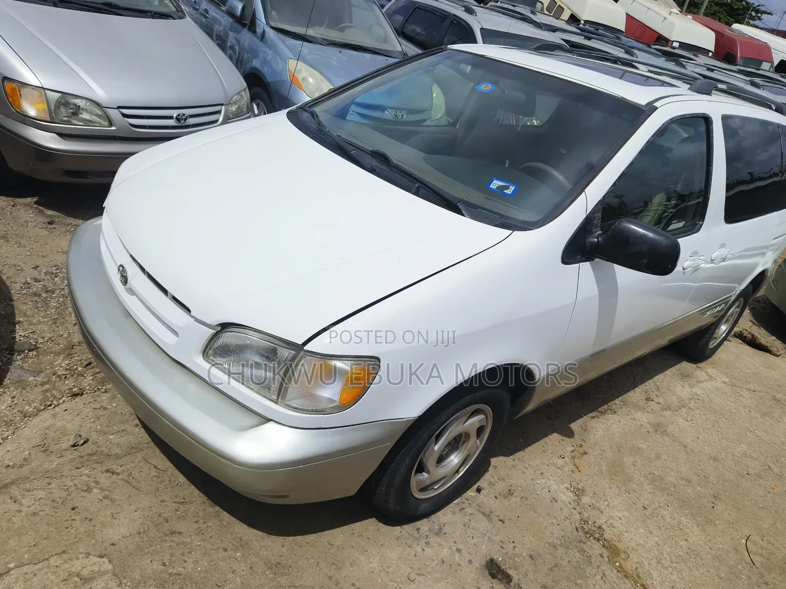 Toyota Sienna XLE & 1 hatch 2000 White