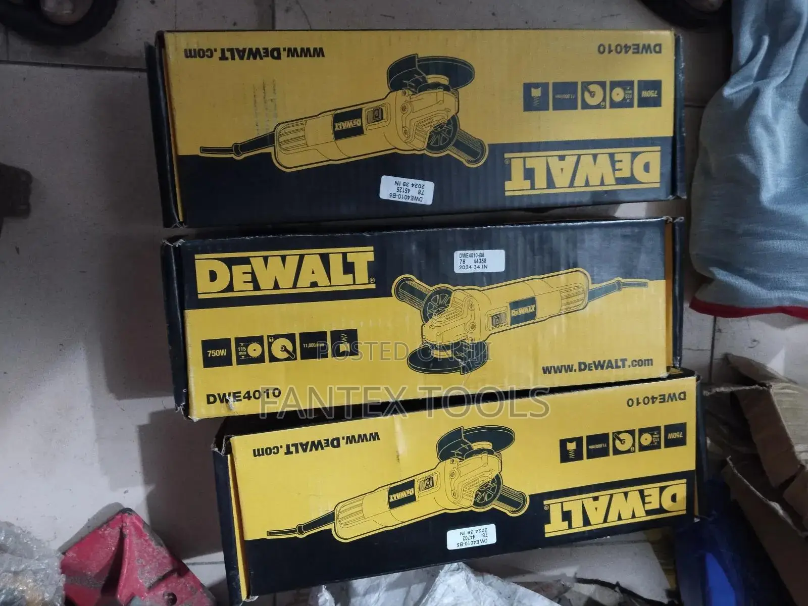 Dewalt Grinding Machine 4 1/2".