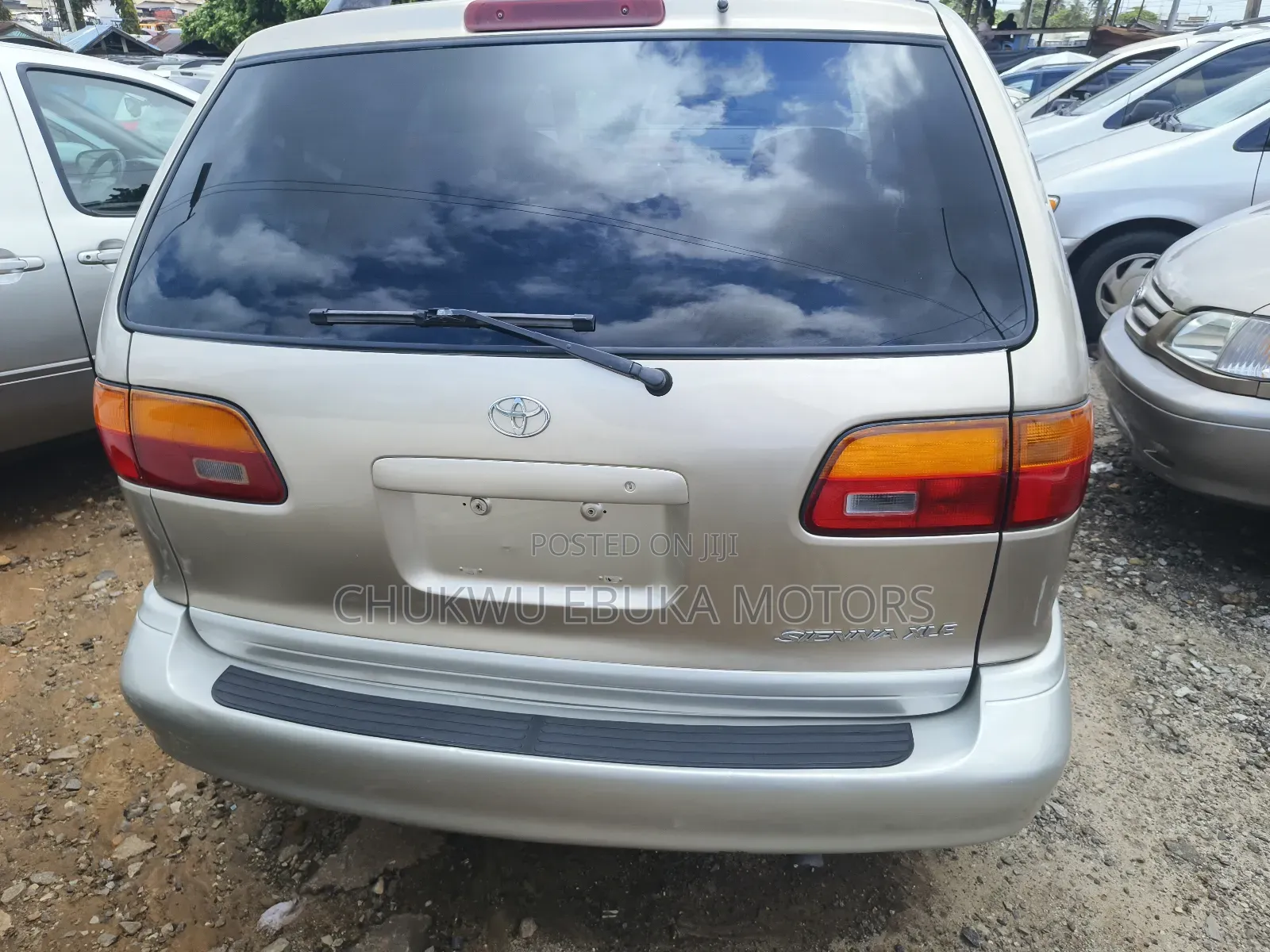 Toyota Sienna XLE & 1 hatch 2000 Gold