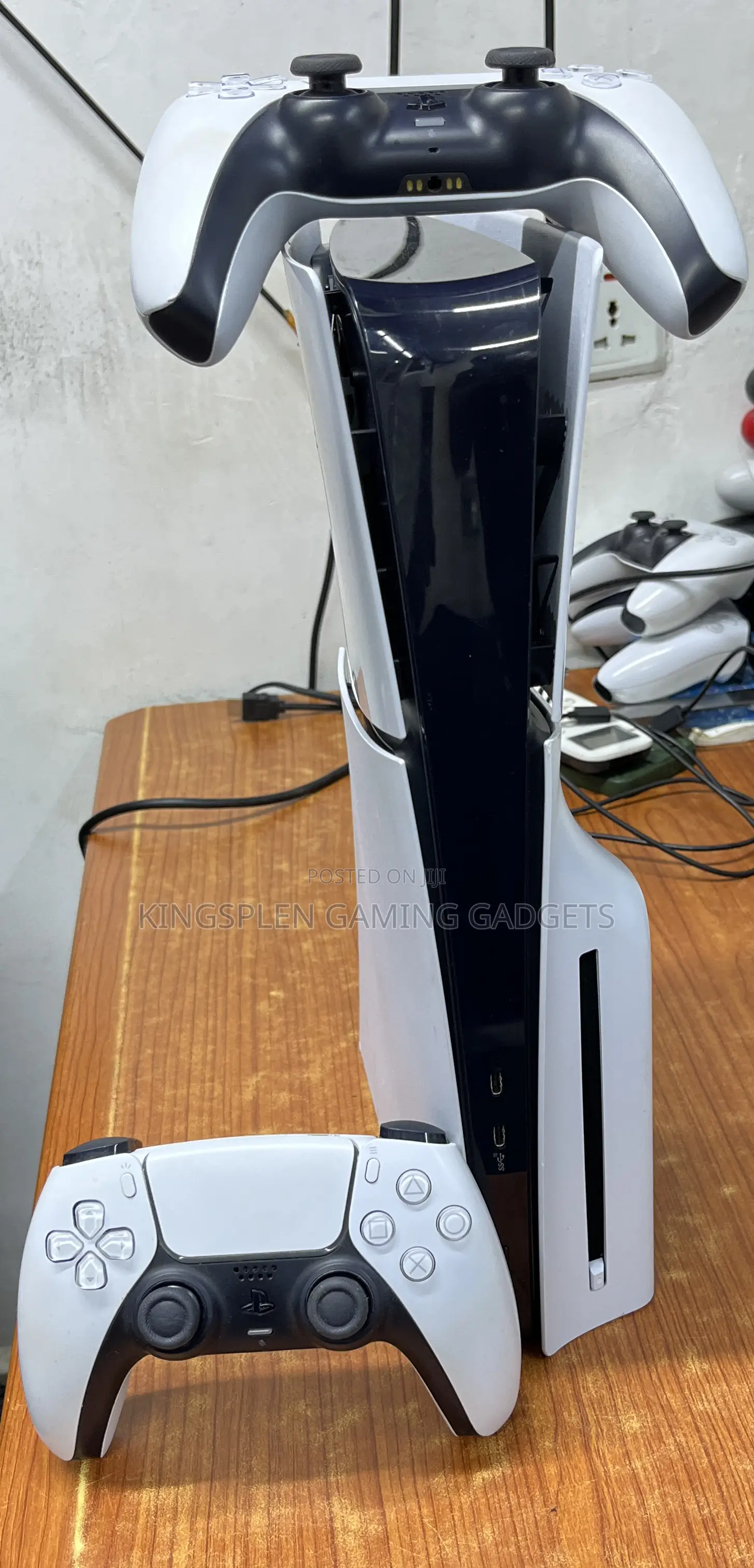 Foreign Used Playstation 5 Europe Standard Edition Comes With 2 Pads