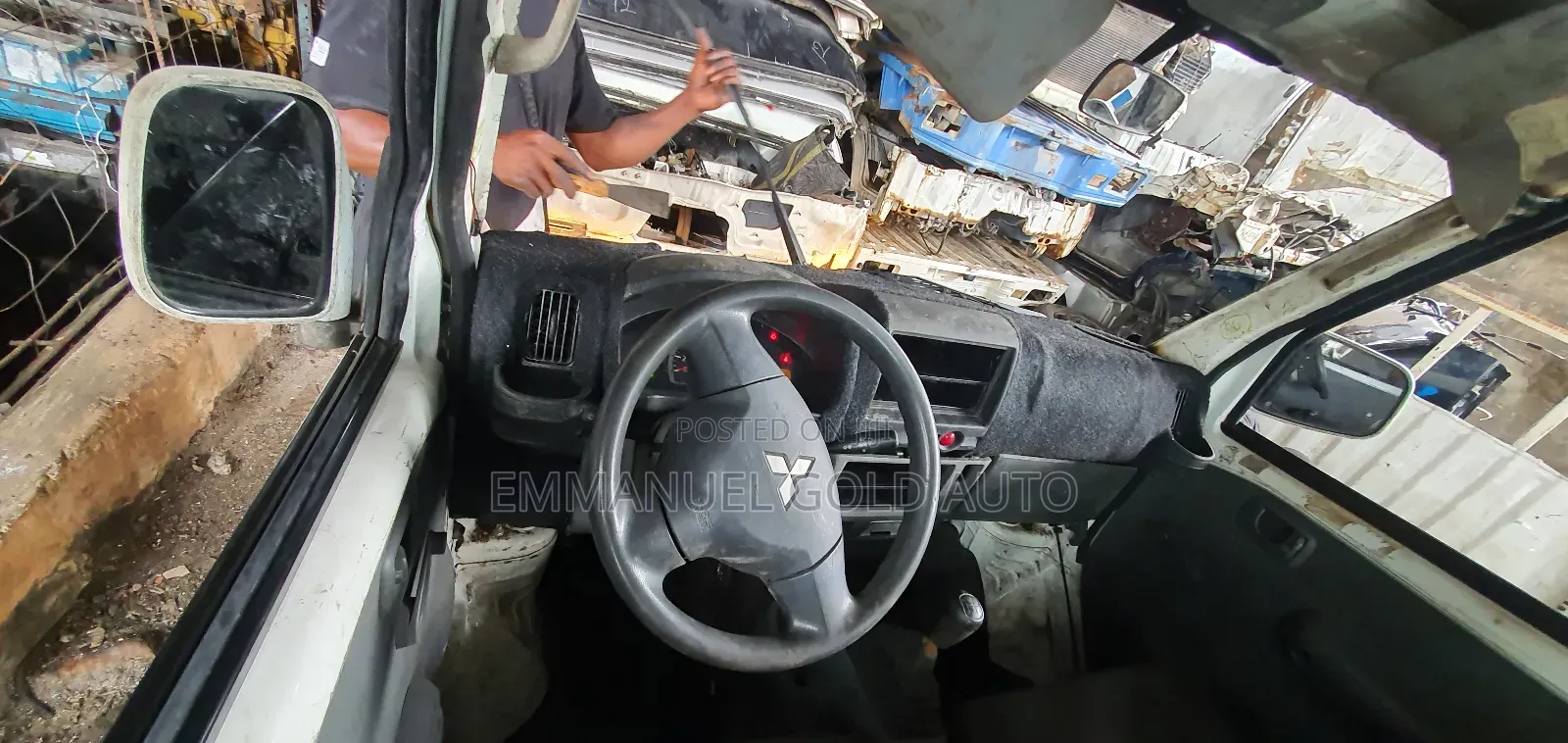Mitsubishi Delica 2010 White