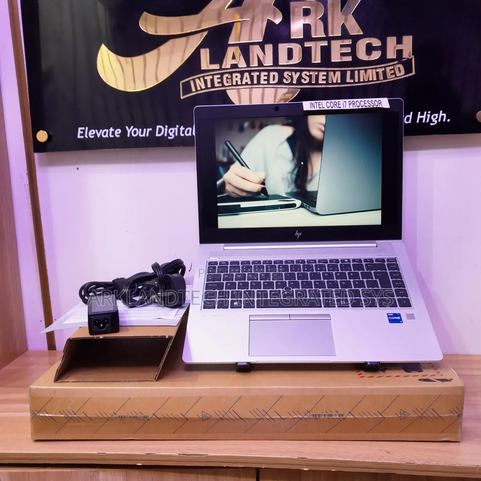 New Laptop HP EliteBook 8460P 8GB Intel Core I7 SSD 256GB