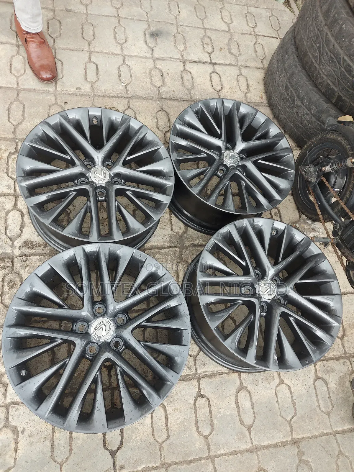 Alloyed Rim18 for Lexus!