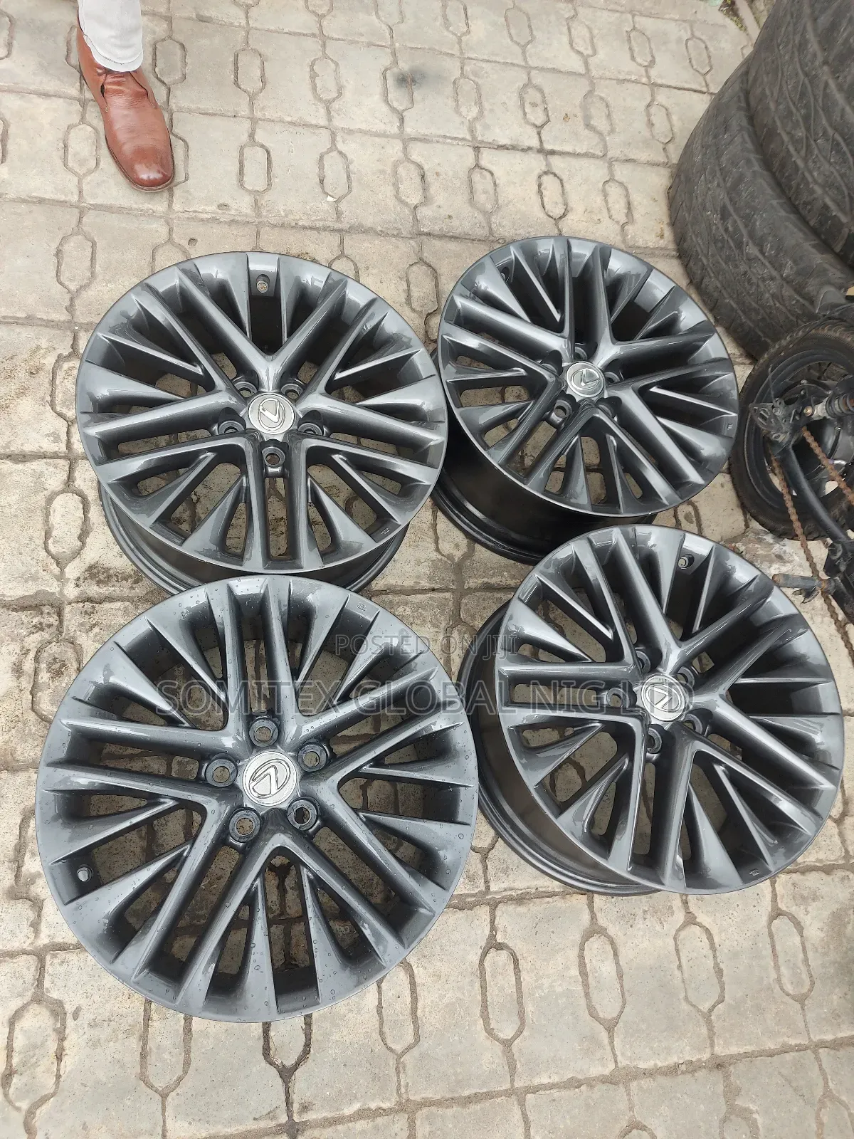 Alloyed Rim18 for Lexus!