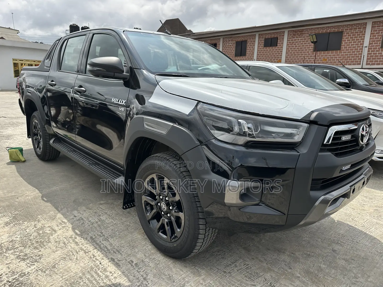 New Toyota Hilux 2025 Black