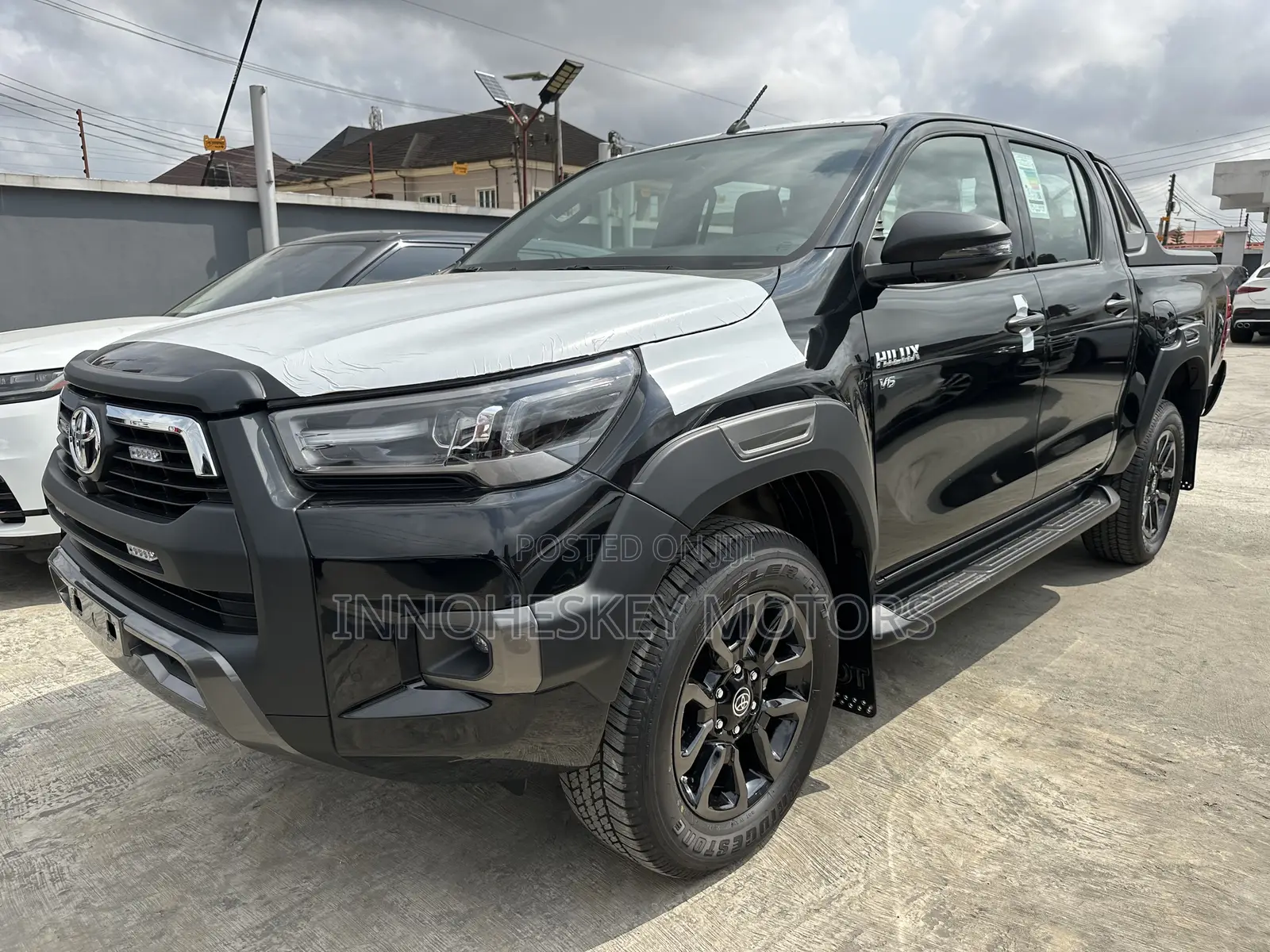 New Toyota Hilux 2025 Black