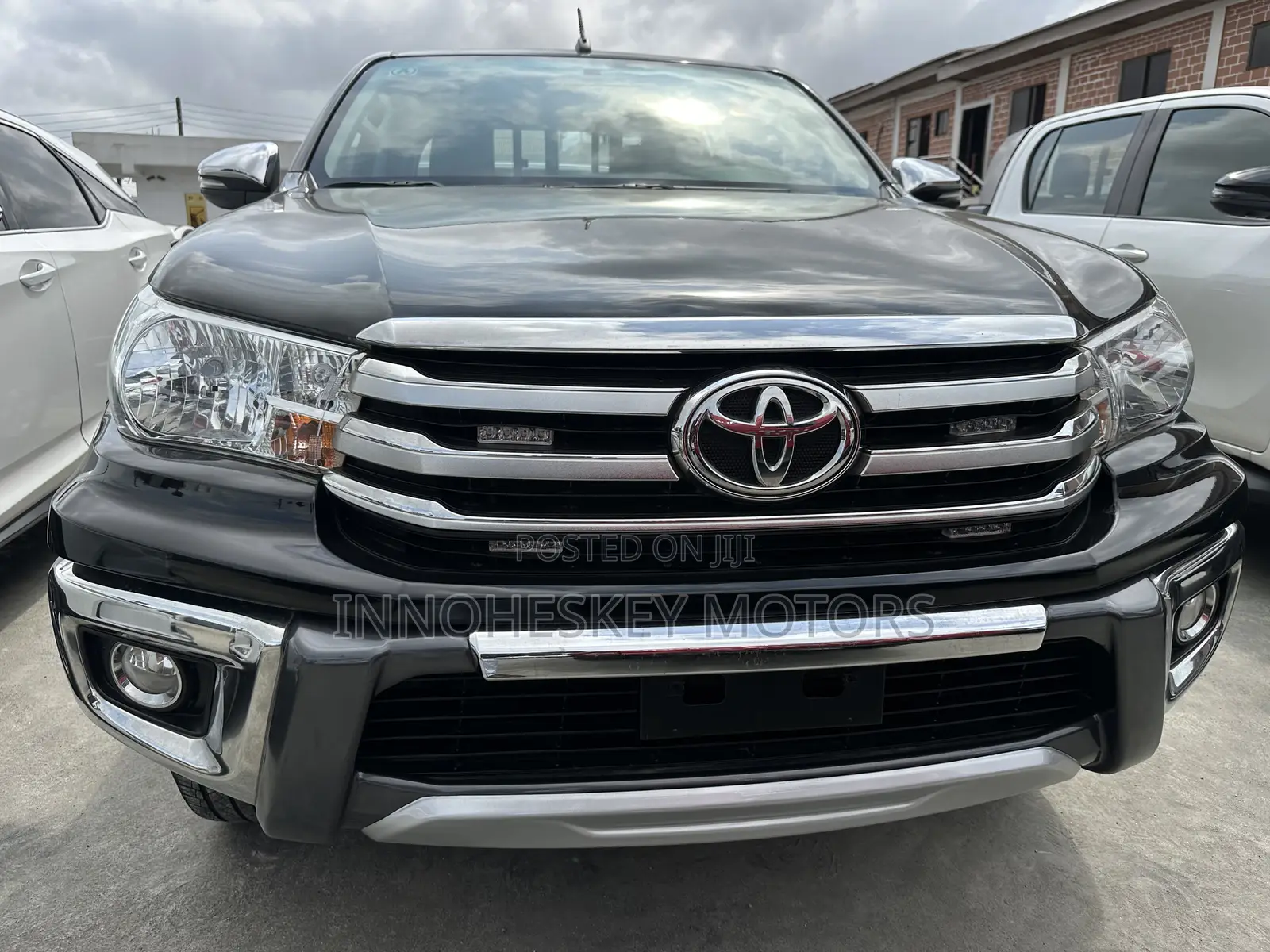 Toyota Hilux SR5 4x4 2019 Black