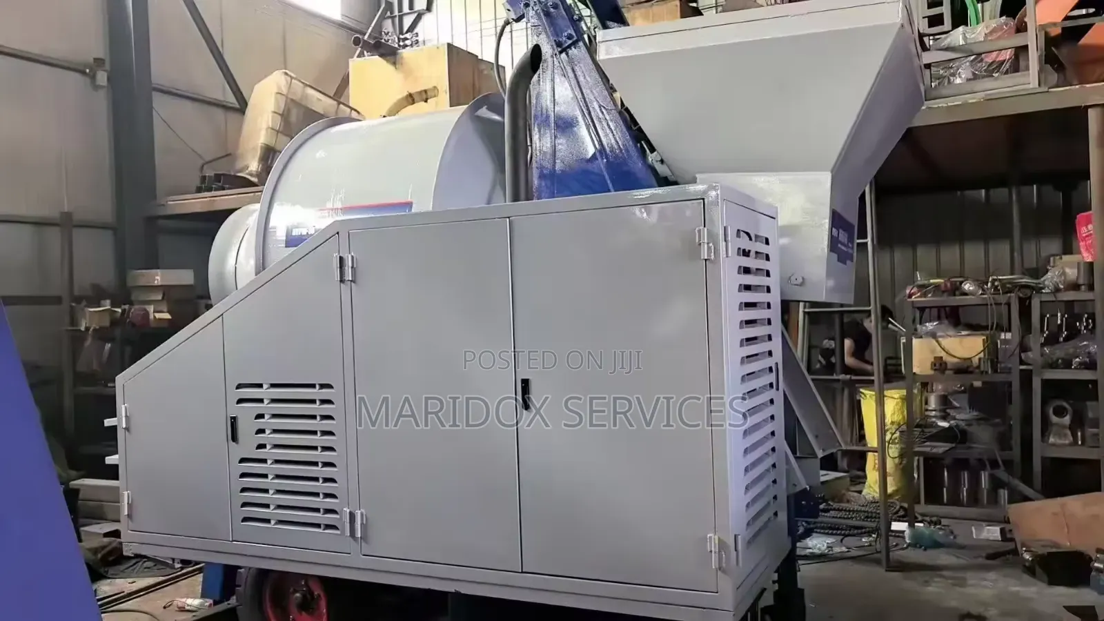 Self-Loading Concrete Mixer With 30cubic Concrete Pump