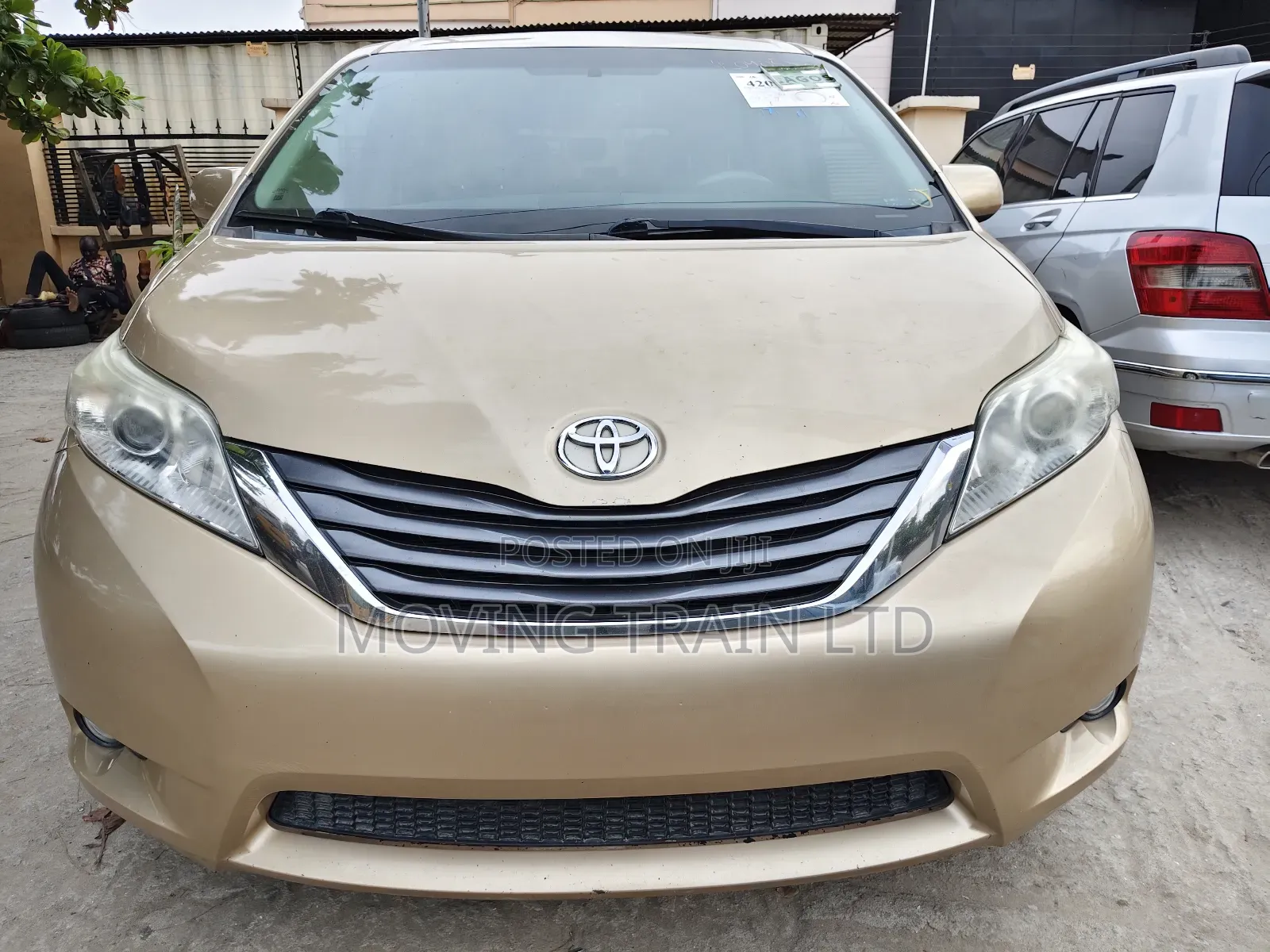 Toyota Sienna XLE AWD 7-Passenger 2013 Gold