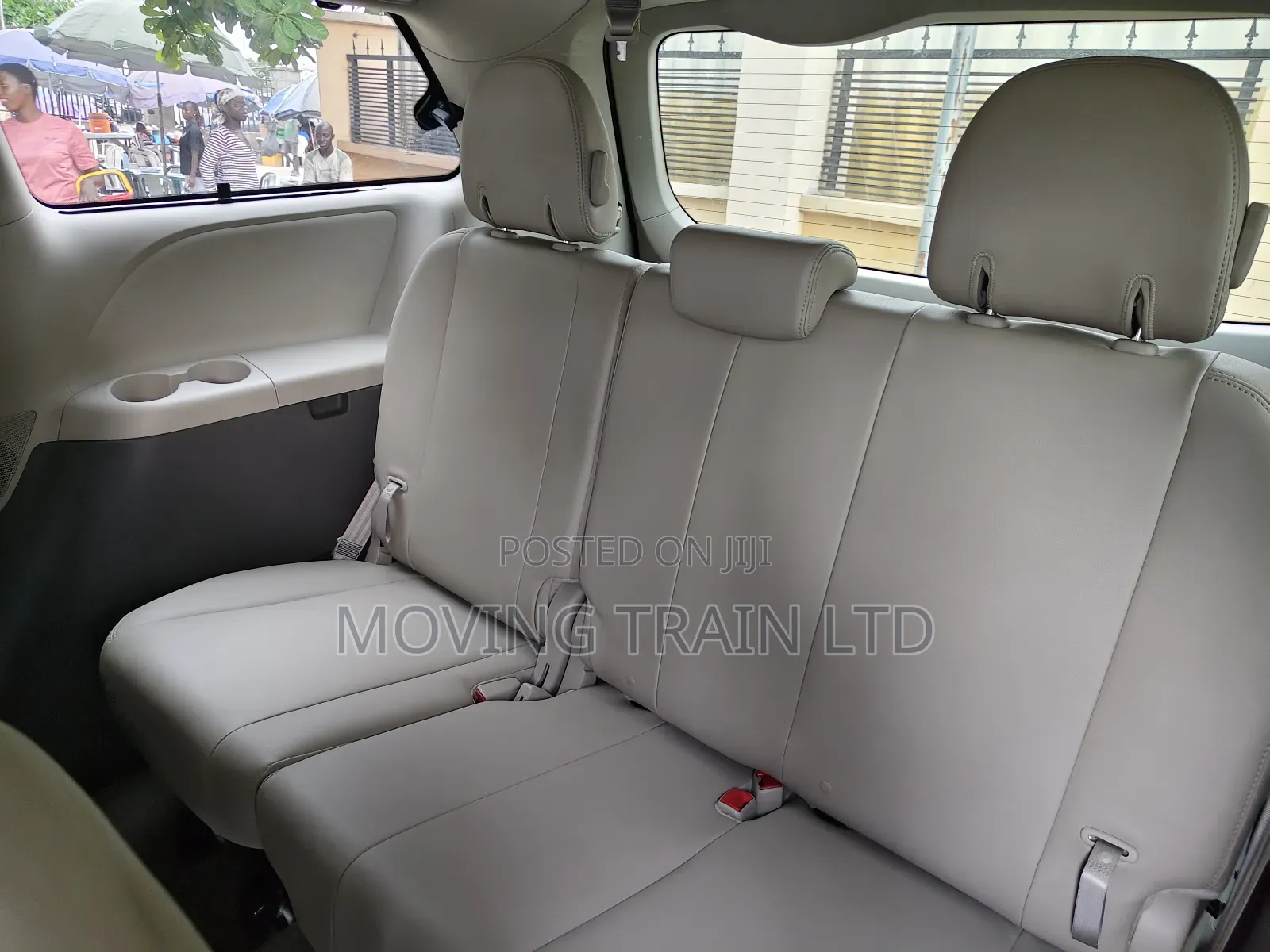Toyota Sienna XLE AWD 7-Passenger 2013 Gold