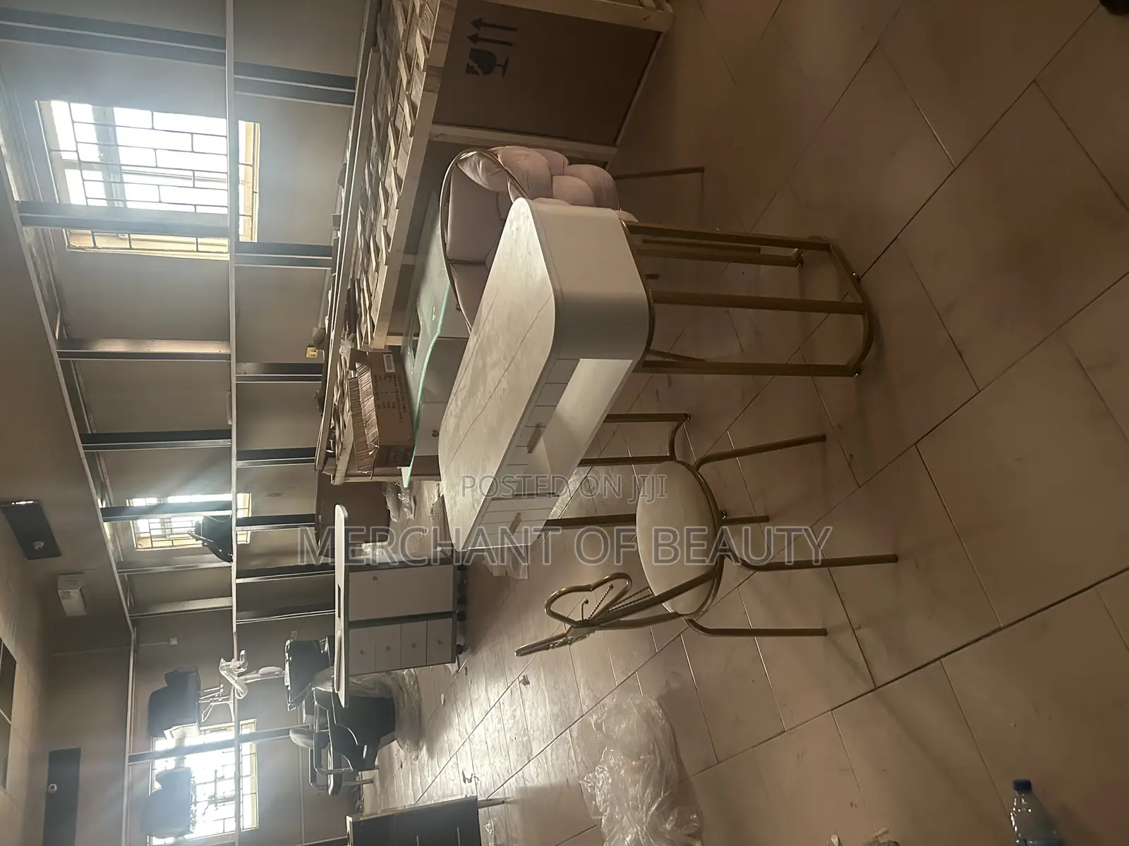 Nail Table