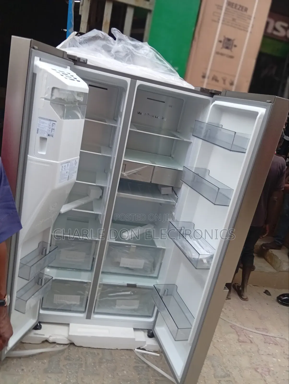 Hisense Fridge and Freezer 950 Litres