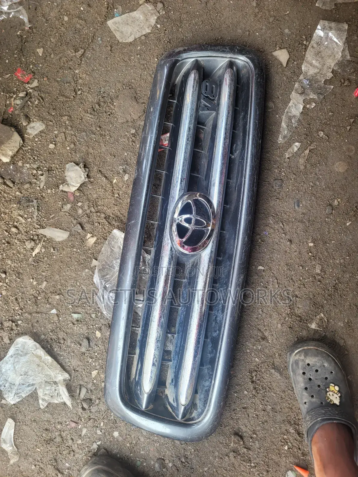 Front Grill Toyota Sequoia 2002