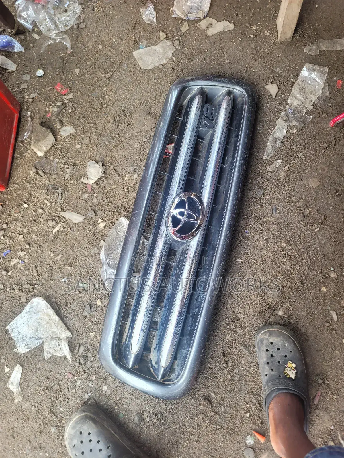 Front Grill Toyota Sequoia 2002
