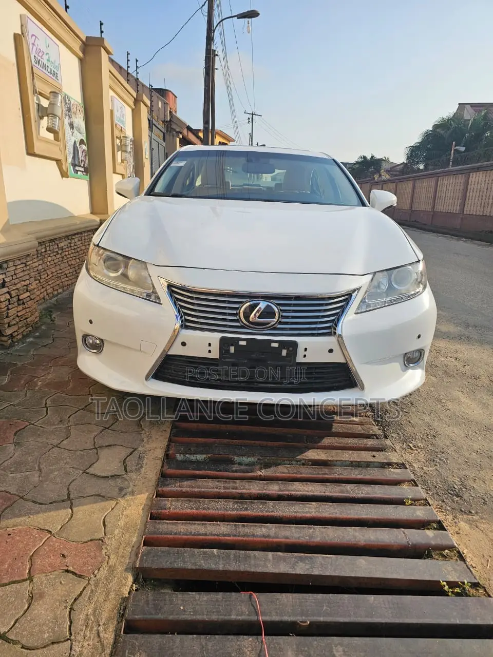 Lexus ES 350 FWD 2013 White