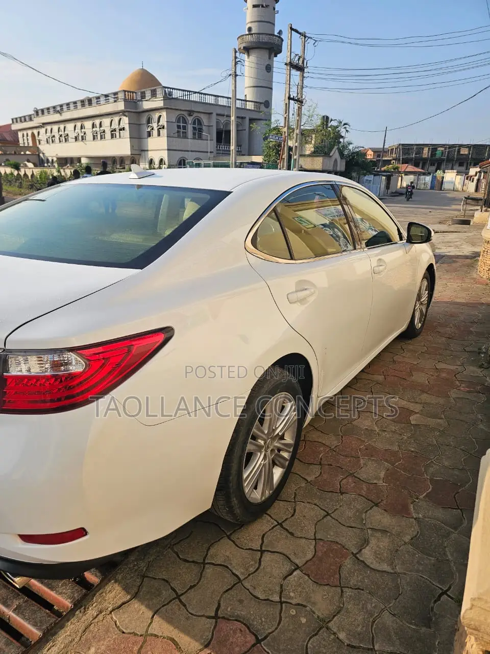 Lexus ES 350 FWD 2013 White