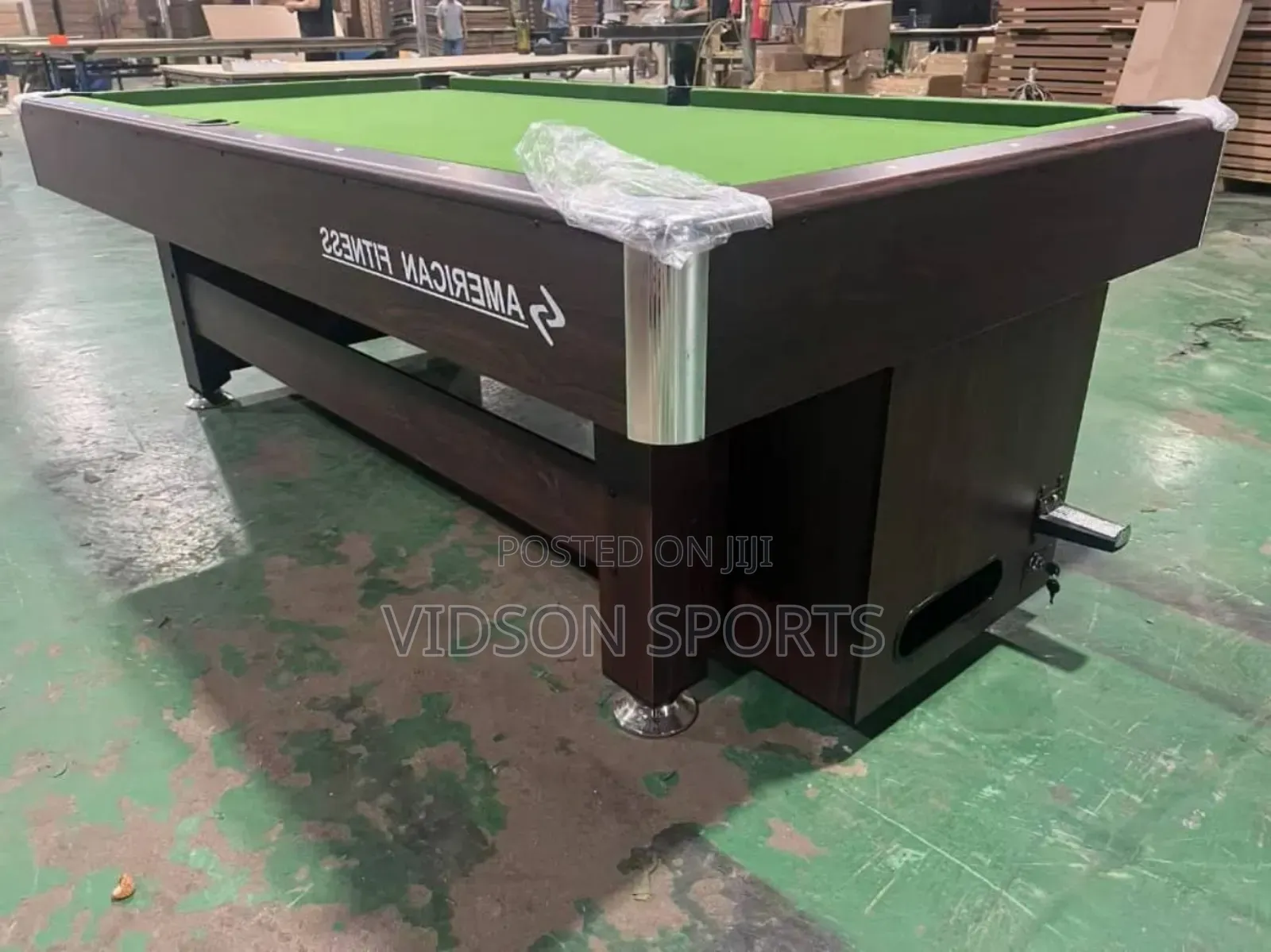 8ft Good Exclusive Foreign Coin Table With 100 Coins