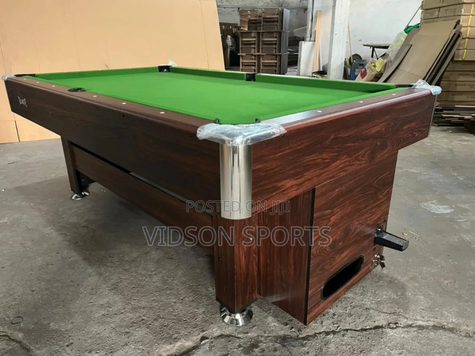 8ft Good Exclusive Foreign Coin Table With 100 Coins