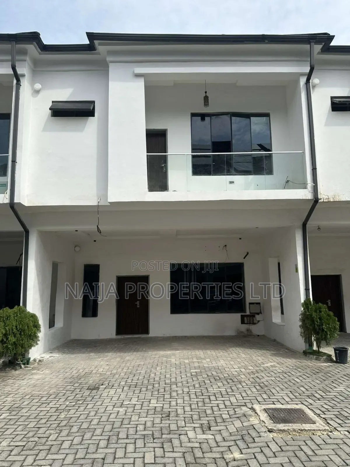 4bdrm Townhouse/Terrace in Ikota Gra, Lekki for sale