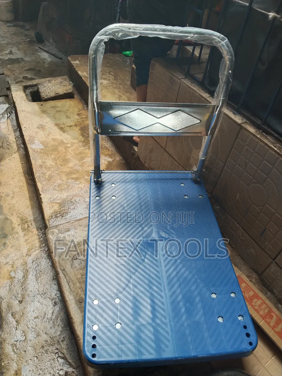 150 Kg Flat Trolly Plastic Body