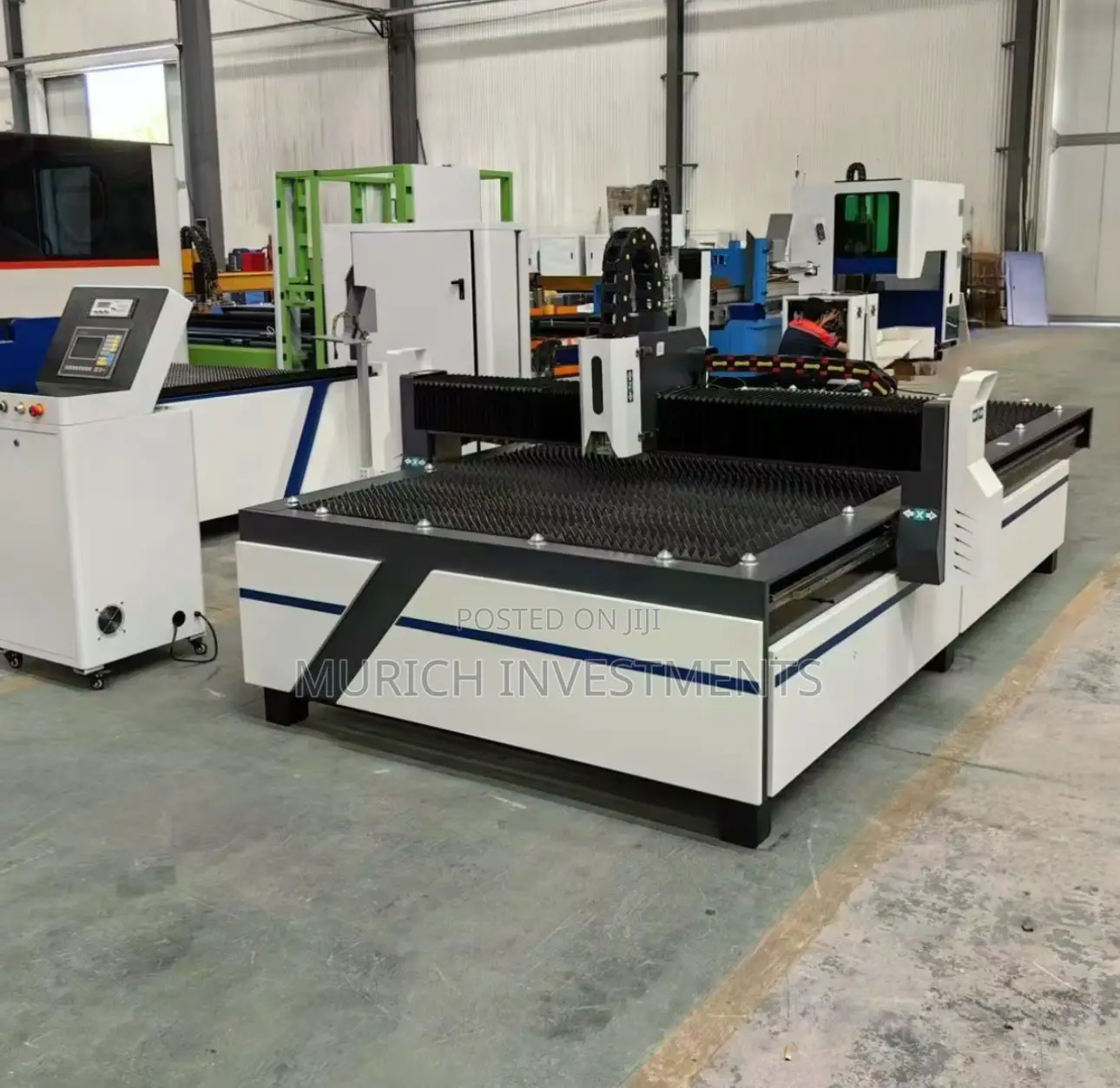 FMJ-1530 2000w Fiber Laser Cutting Machine With Dust Cover Chiller
