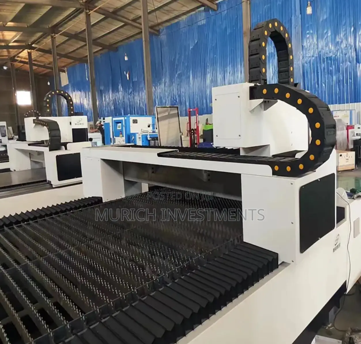 FMJ-1530 2000w Fiber Laser Cutting Machine With Dust Cover Chiller