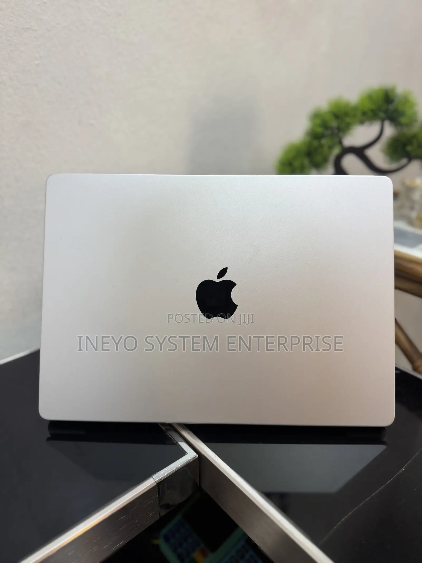 Laptop Apple MacBook Pro 2023 M3 14-Inch 8GB Apple M3 SSD 512GB