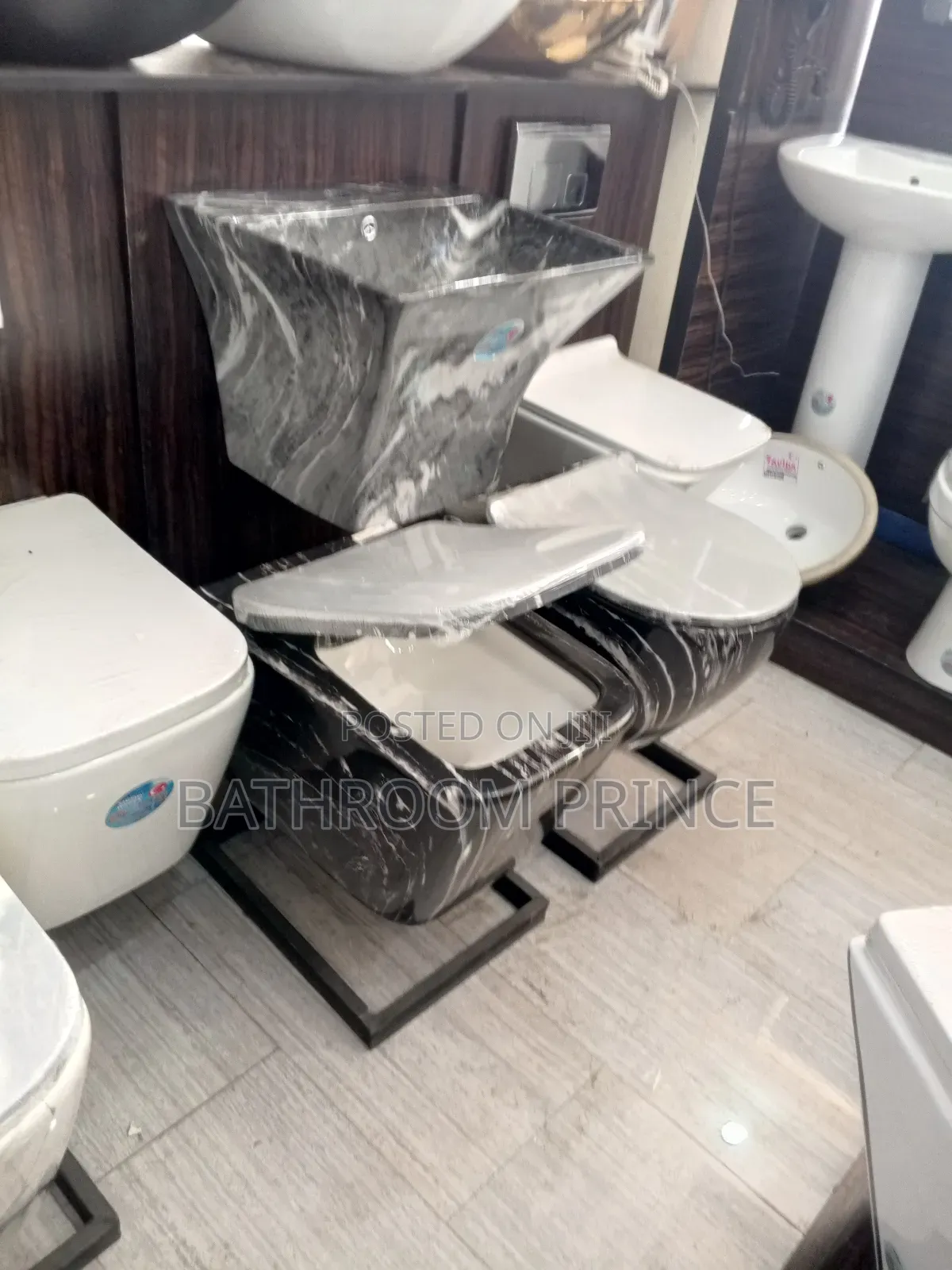 Black Design Conceal Water Closet With Wall Hung Basin