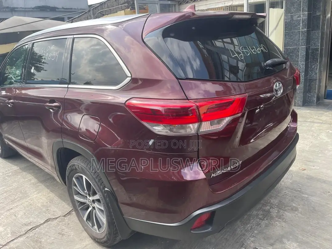 Toyota Highlander XLE 4x4 V6 (3.5L 6cyl 8A) 2018 Red
