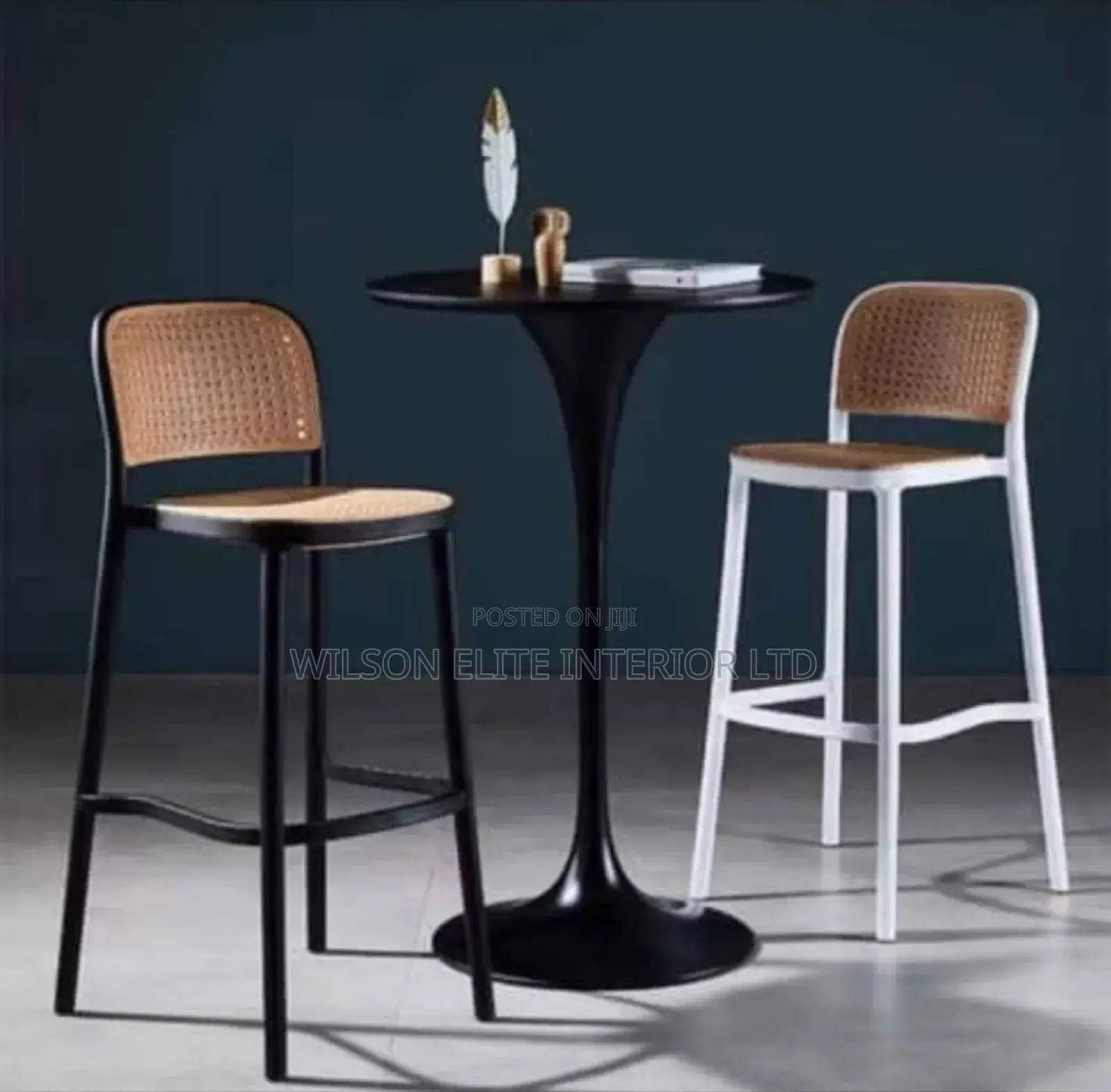 Bar Chair / Stool