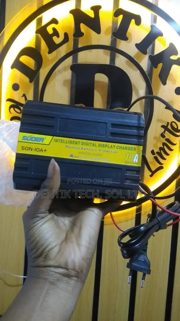 Suoer Digital Display Inverter / Car Battery Charger 10a