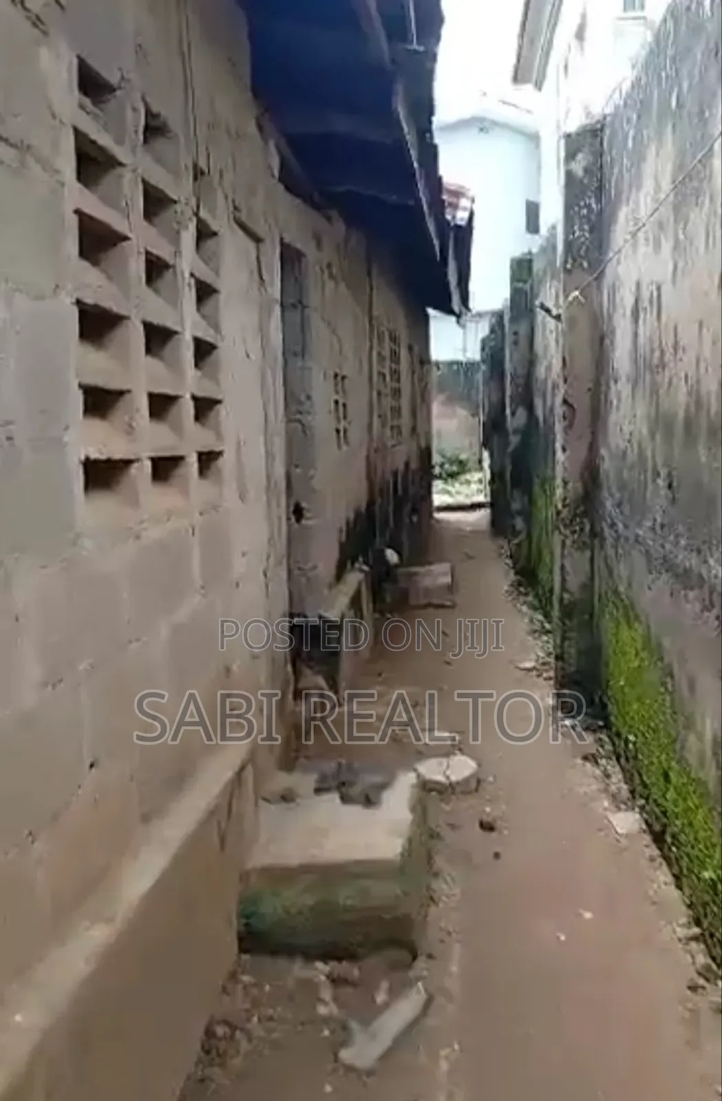 Half Plot (25*110ft) of Land Vey Close to Aina Obembe Tarred Road