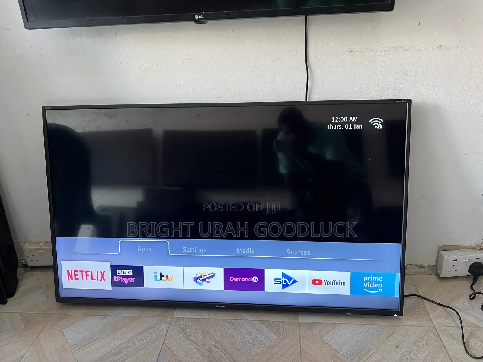 Sharp 50 Inches Full Smart Tv With Mirror Casting Free Netflix Acct