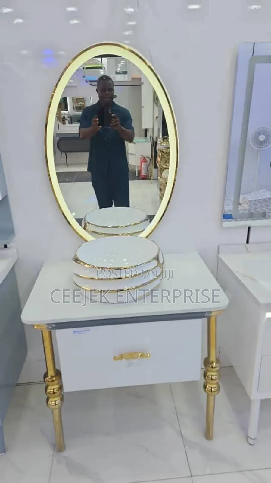 White and Gold Carbinate Basin