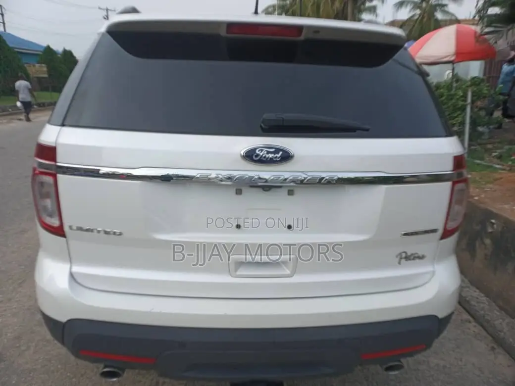 Ford Explorer Limited 4dr SUV AWD (3.5L 6cyl 6A) 2015 White