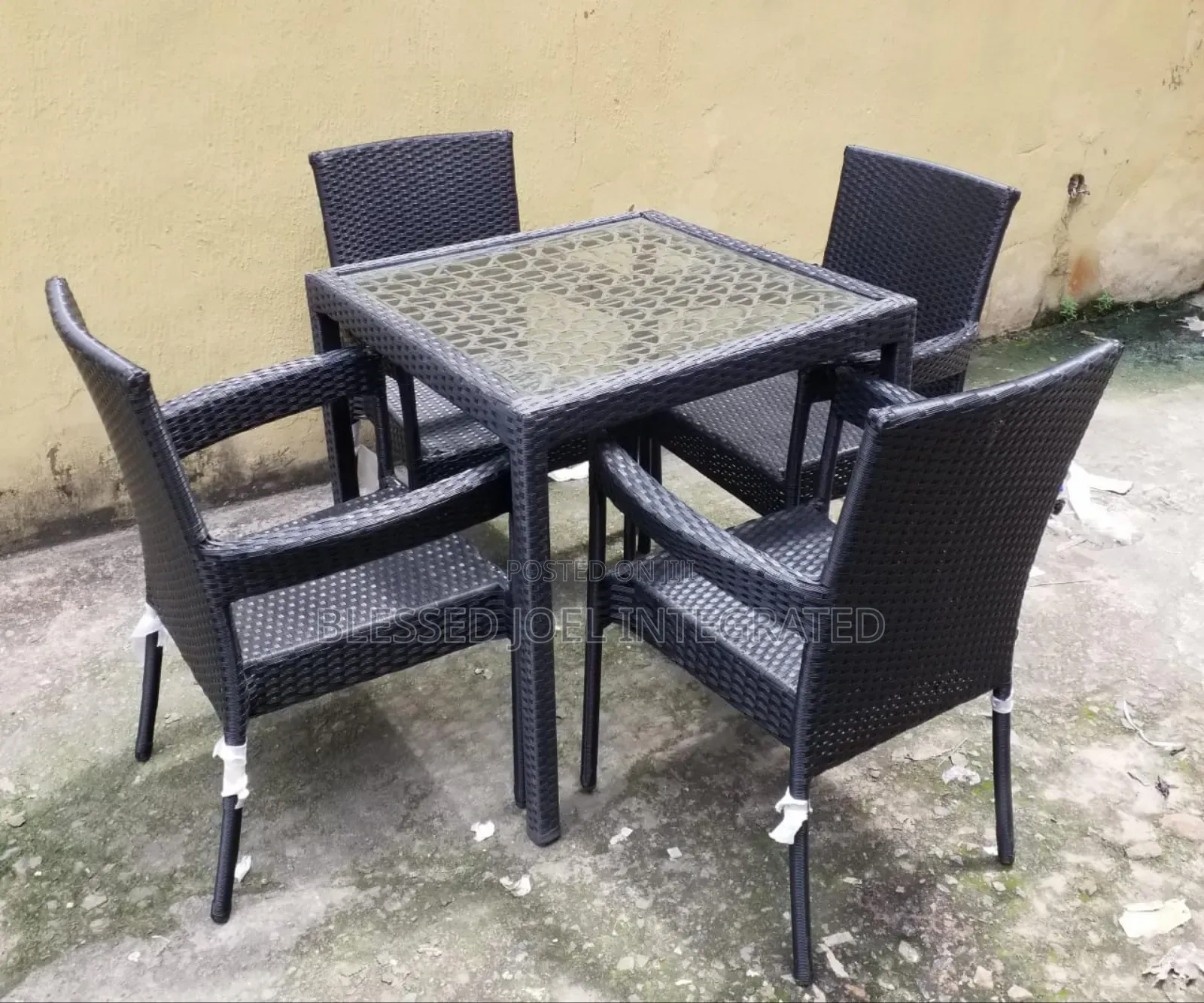 4 Seaters Outdoor Chairs