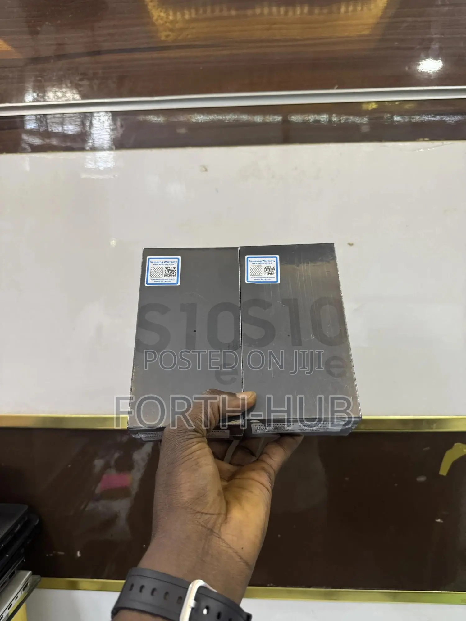 New Samsung Galaxy S10e 128 GB Black