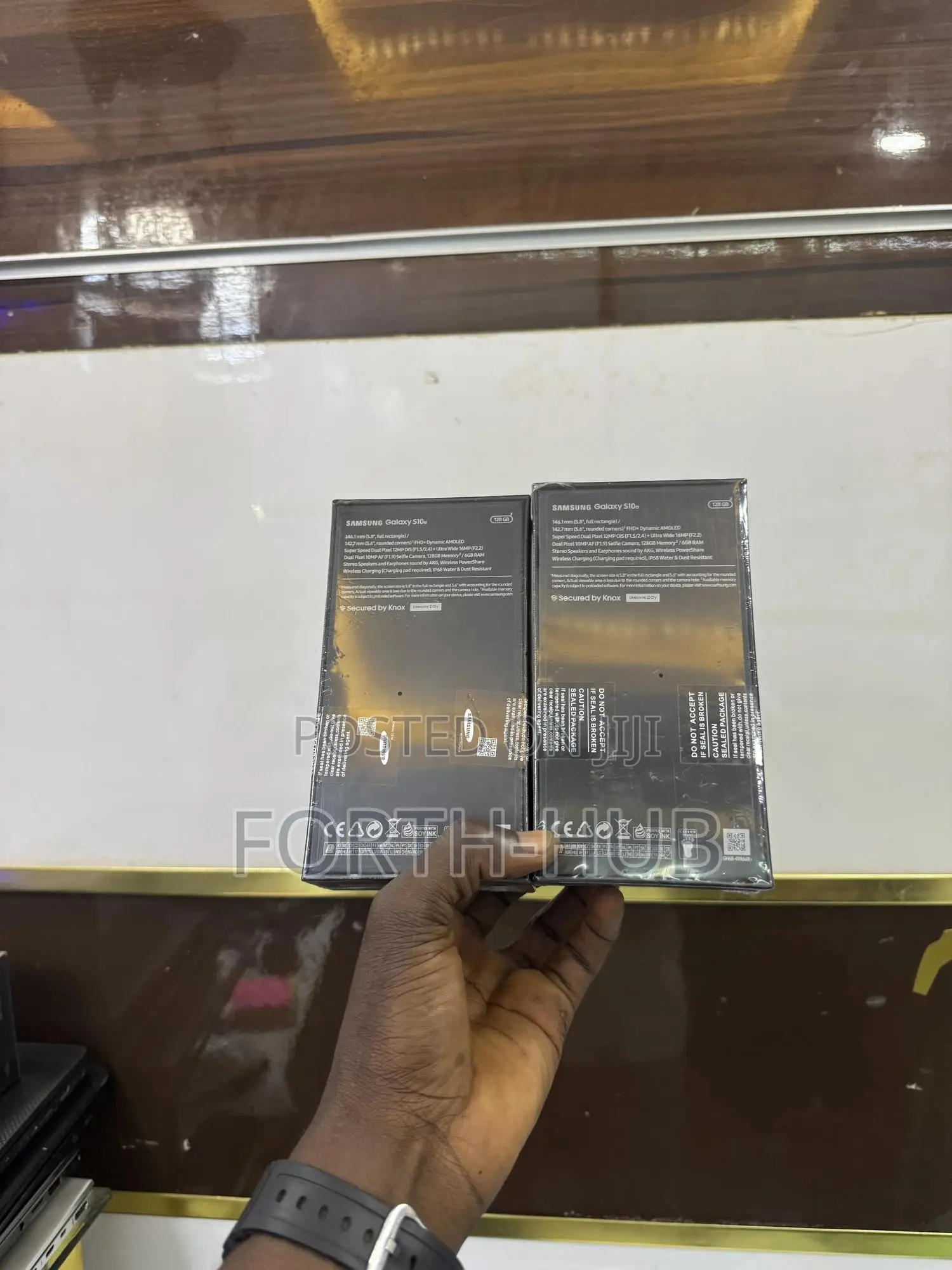 New Samsung Galaxy S10e 128 GB Black