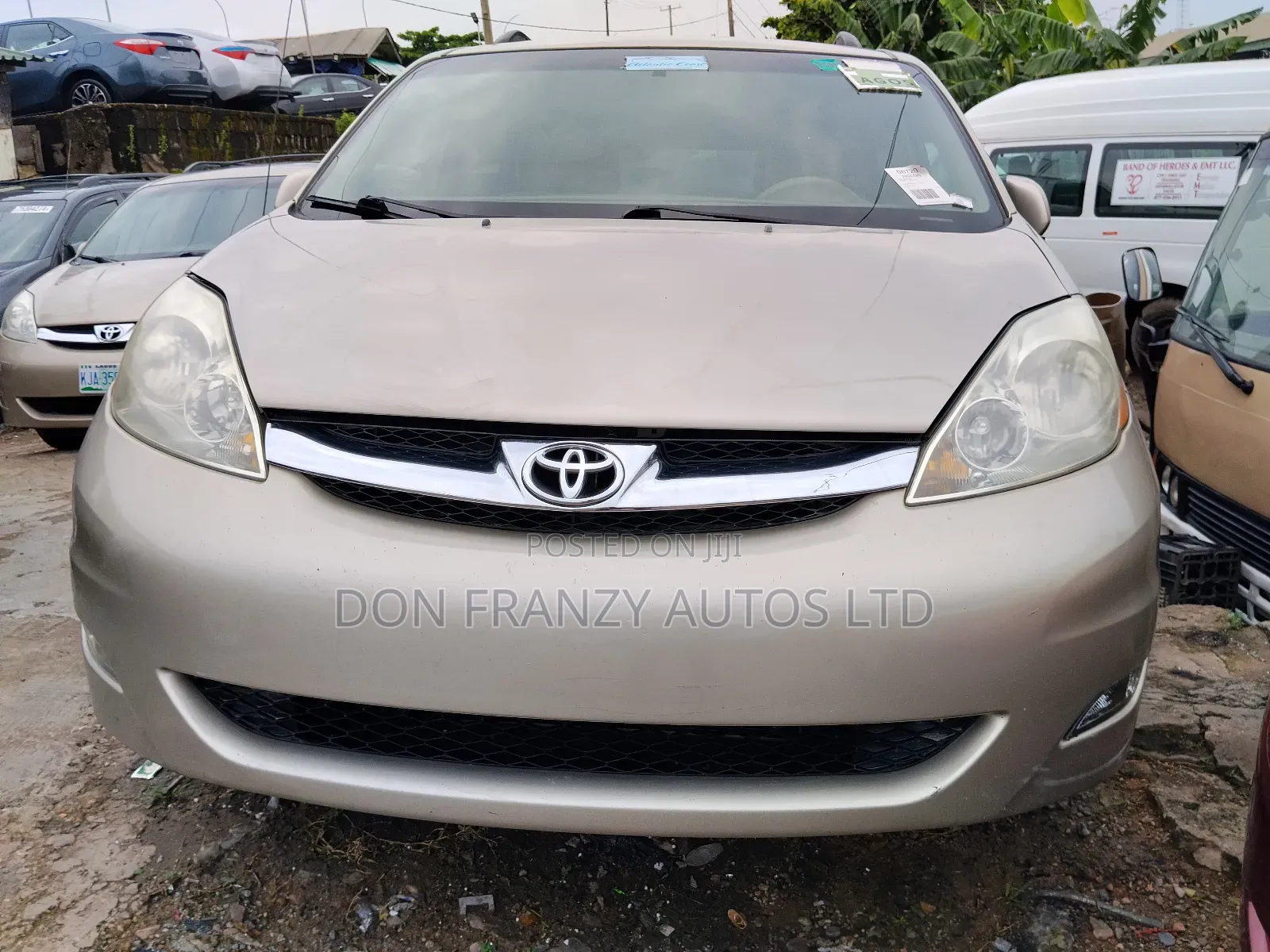 Toyota Sienna LE 7 Passenger 2010 Gold