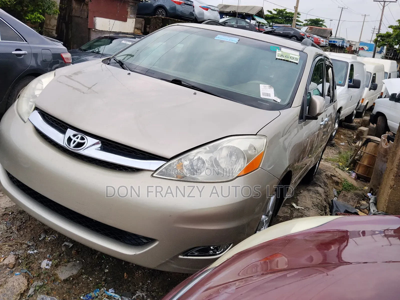 Toyota Sienna LE 7 Passenger 2010 Gold