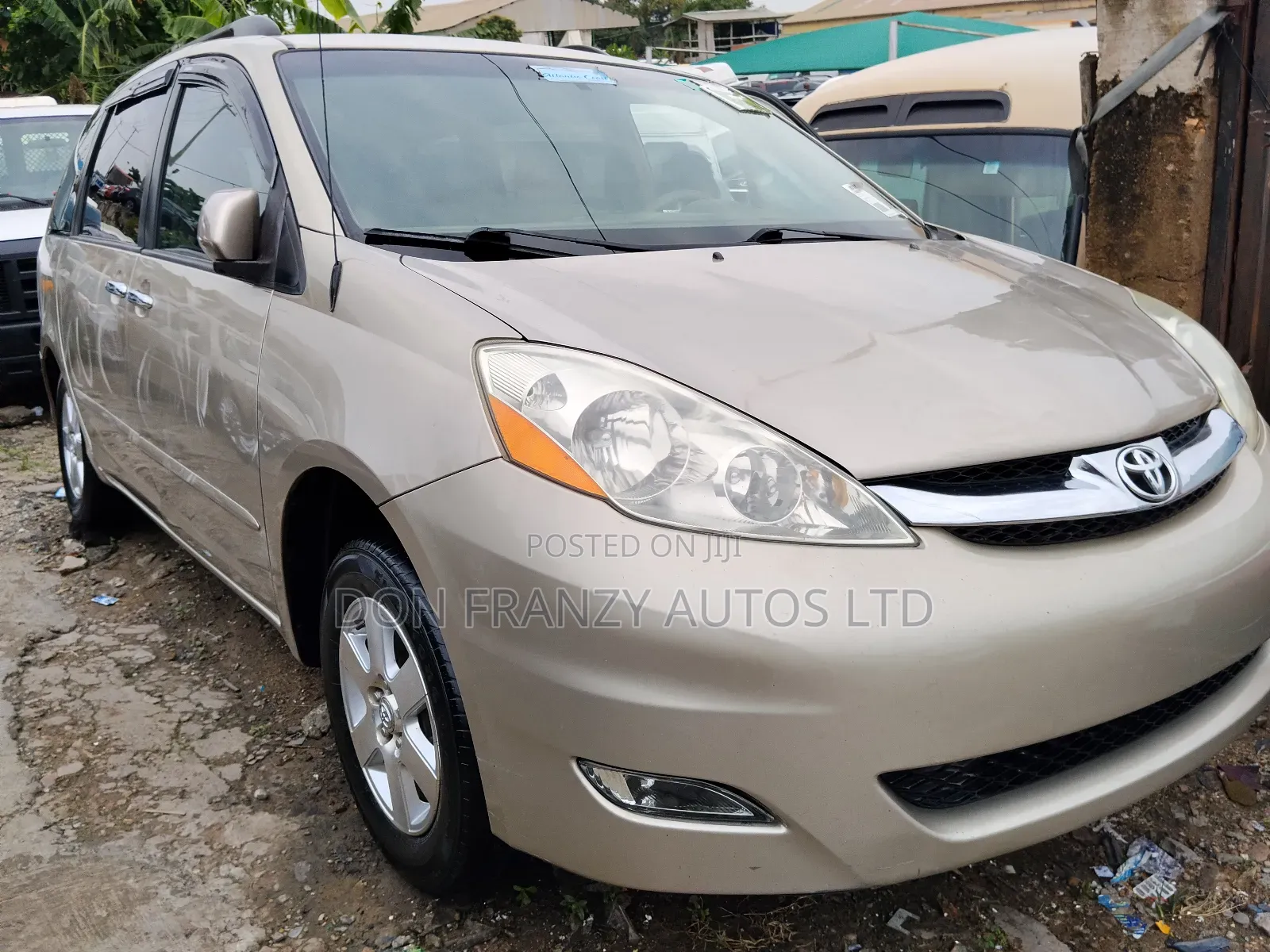 Toyota Sienna LE 7 Passenger 2010 Gold
