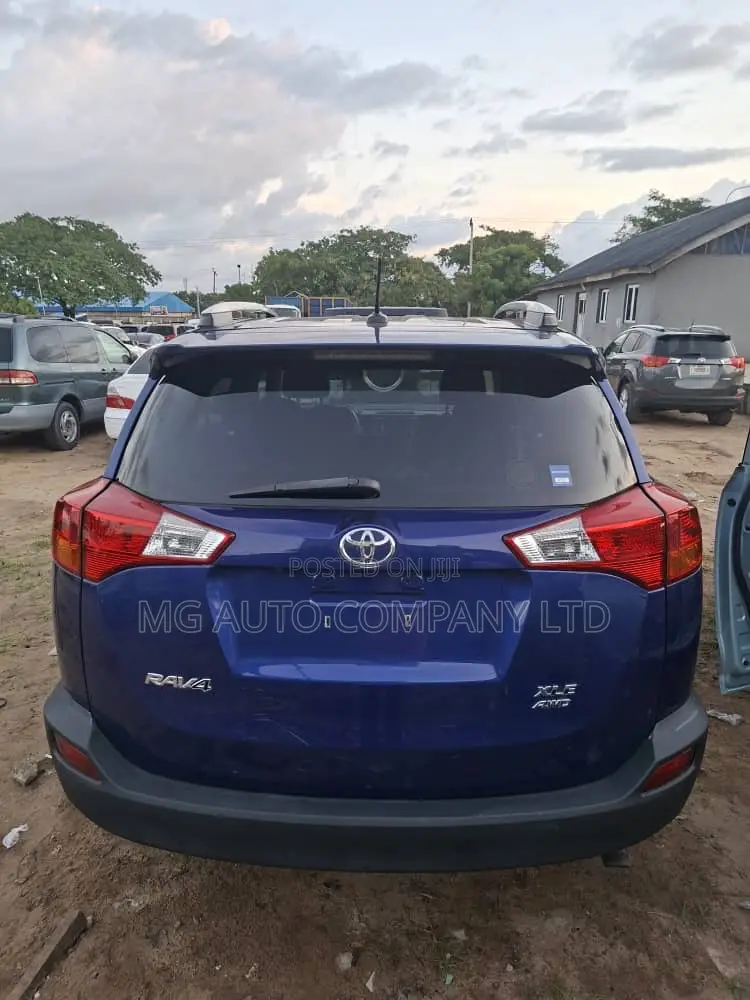 Toyota RAV4 XLE 4dr SUV AWD (2.5L 4cyl 6A) 2014 Blue