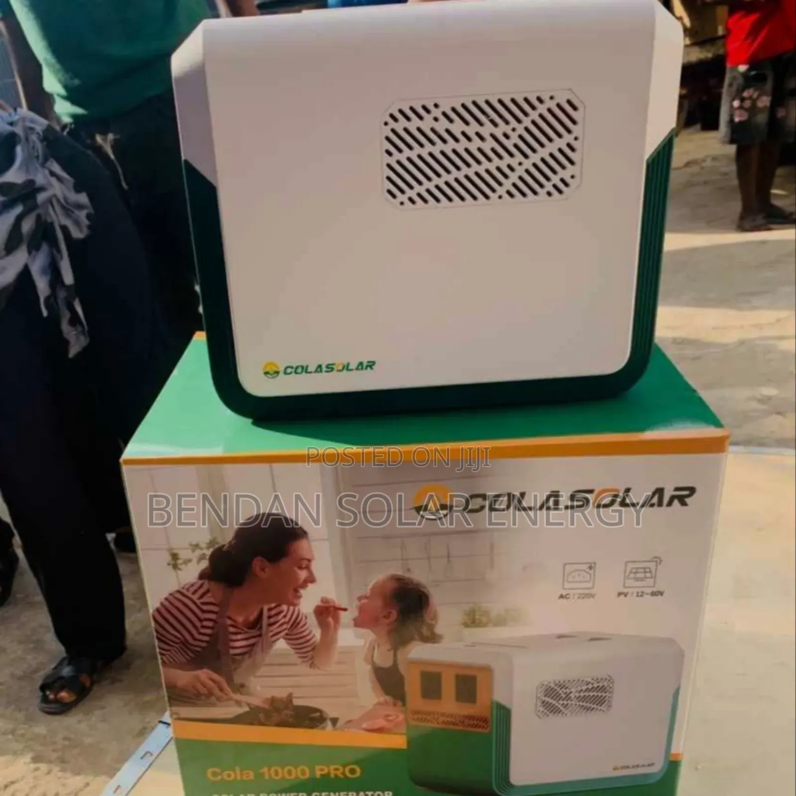Winock Cola 1000 Pro Solar Generator | 300w Clean Energy Anywhere