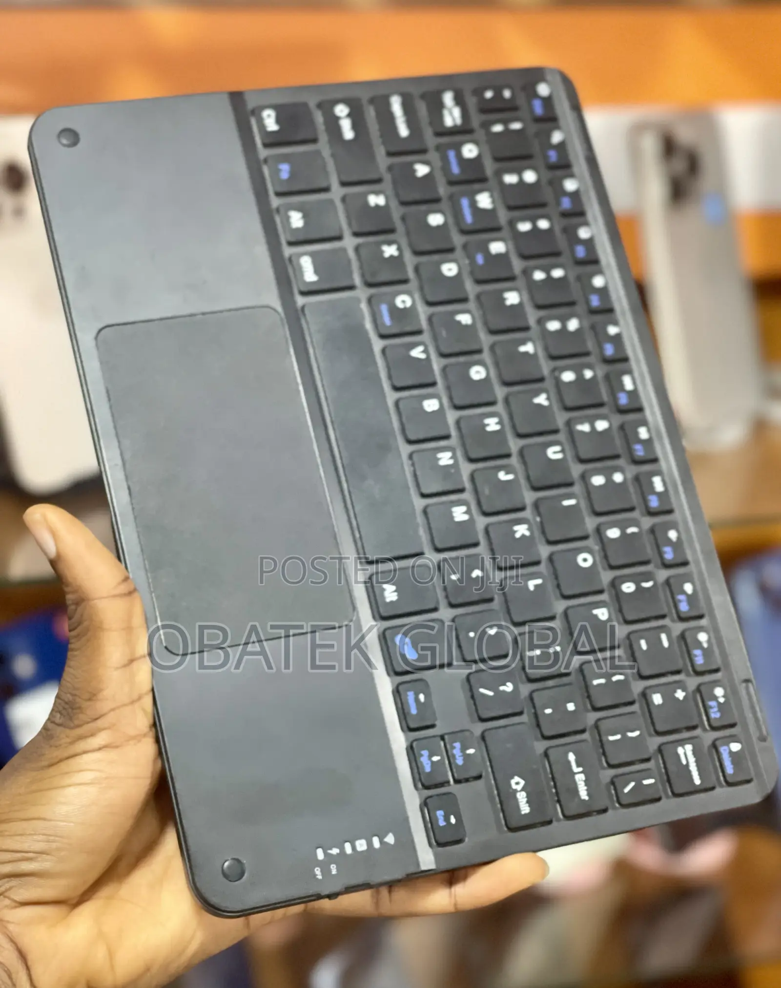 Universal iPad Keyboard