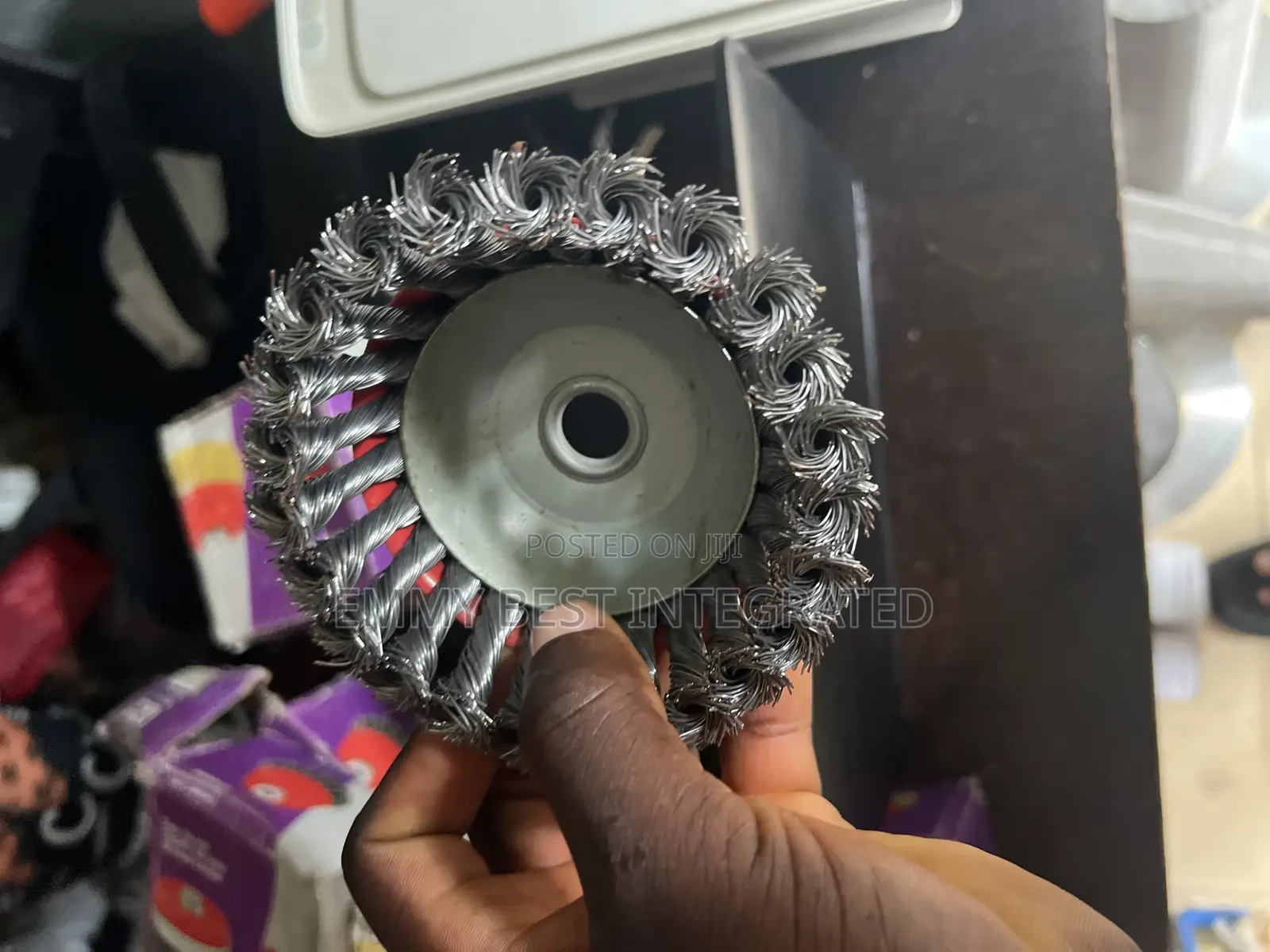 Twist Knot Wire Cup Brush